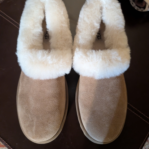 UGG Nita Platform Slipper - Women's, Size 10 - Picture 2 of 8